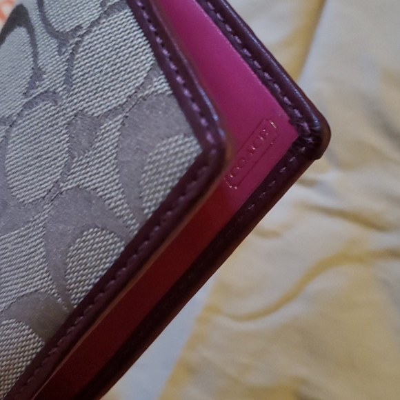 Coach bifold signature C slim wallet or checkbook - Picture 5 of 9